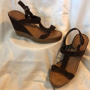 American Eagle brown suede wedges